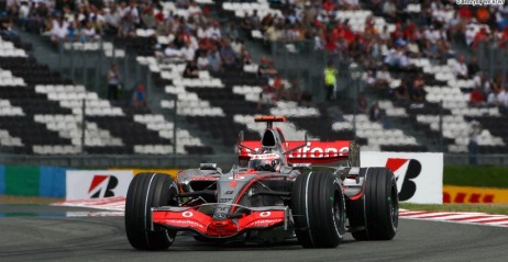 Alonso twierdzi, �e tylko dzi�ki ci�kiej pracy i agresji b�dzie w stanie pokona� Ferrari