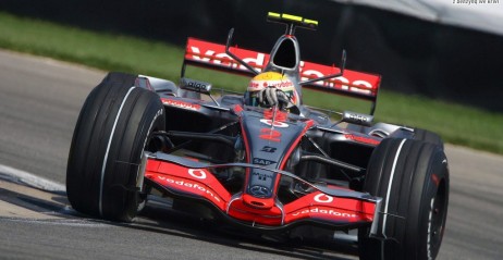 Lewis Hamilton zaczyna budowa� komfortow� przewag�