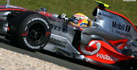 Lewis Hamilton pomimo kontuzji nie da� szans rywalom