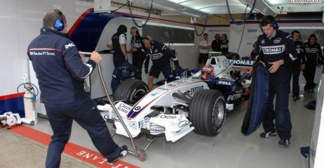 Robert Kubica wi�kszo�� trzeciego treningu s�dzi� w boksach