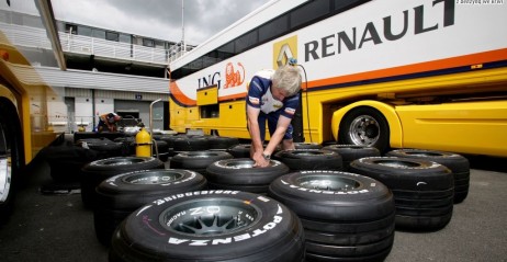 Bridgestone przywi�z� na Nurburgring mi�kk� i �redni� specyfikacj� opon