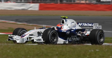Robert Kubica znowu jest w �cis�ej czo��wce