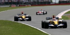 ...chociaż Renault R27 wciąż bliżej do Toyoty TF107 niż do BMW Sauber F1.07 ...chociaż Renault R27 wciąż bliżej do Toyoty TF107 niż do BMW Sauber F1.07