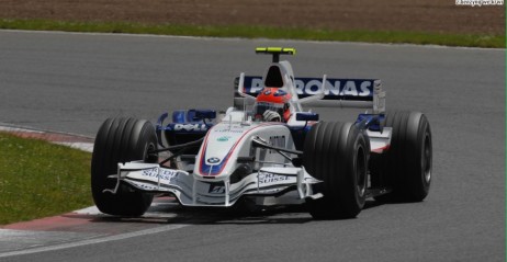 Robert Kubica tylko dzi�ki ponadprzeci�tnym umiej�tno�ciom odpar� ataki Massy