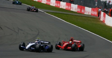 Alexander Wurz ju� po kilku okr��eniach...