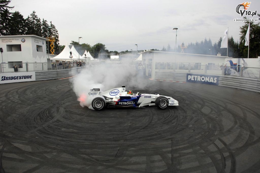BMW Sauber F1 Team Pit Lane Park