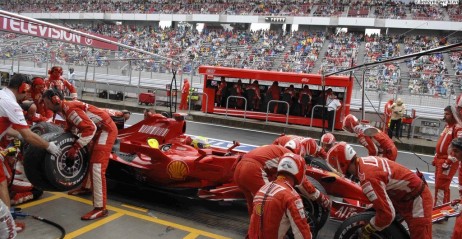 Problemy z komunikacj� kosztowa�y Ferrari szanse na zwyci�stwo