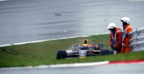 Mark Webber chwil� po 'wypadku' z Vettelem