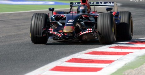 Sebastian Vettel spisa� si� doskonale