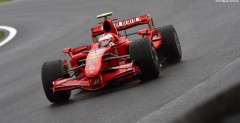 Kimi Raikkonen na mokrym torze by� najszybszy. Po po�udniu nie by�o ju� tak dobrze...