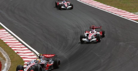 Lewis Hamilton jednak nie nacisn zego przycisku na kierownicy