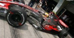 Lewis Hamilton na suchym torze radzi� sobie zdecydowanie lepiej