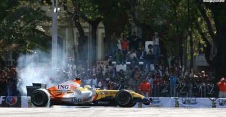 Giancarlo Fisichella i Nelson Piquet Jr zapewnili publiczno�ci niesamowity show