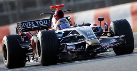 Sebastien Bourdais studzi oczekiania kibic�w