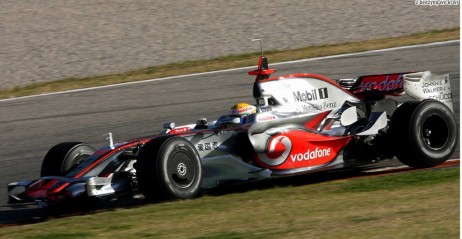 Lewis Hamilton pod nieobecno�� kierowc�w Ferrari by� zdecydowanie najszybszy