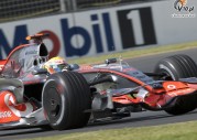 Lewis Hamilton pozostaje ostrożny