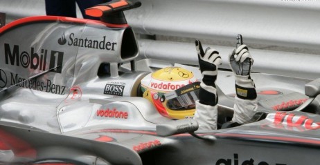 Sauber: Szczcie umiechno si do Lewisa trzykrotnie