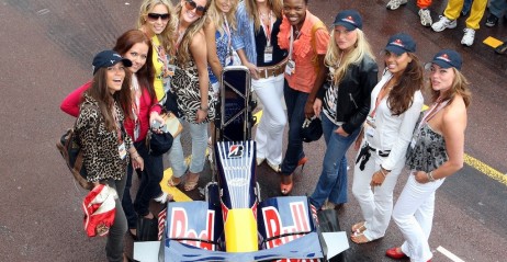 Formula 1 - The Game może i będzie fajne, ale do pitbabes się nie przytulisz