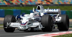 Nick Heidfeld uszkodził spód bolidu na krawężnikach Nick Heidfeld uszkodził spód bolidu na krawężnikach