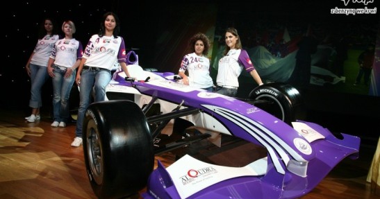 Super League Formula - hostessy i zdjęcia z testów