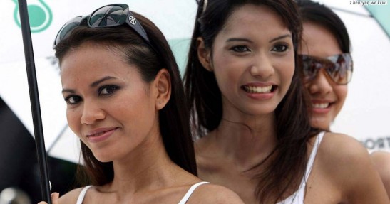 F1 pit babes Sepang 2007