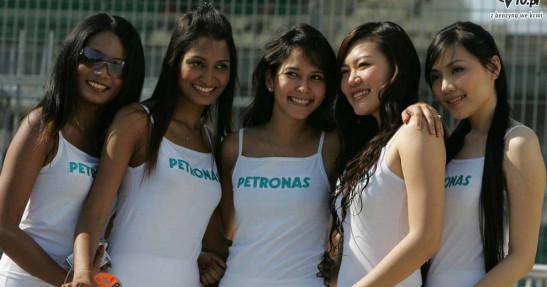 F1 pit babes Sepang 2007