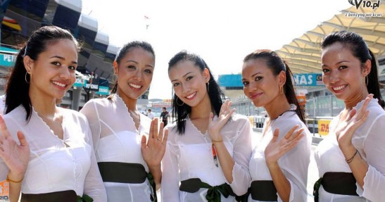 F1 pit babes Sepang 2007