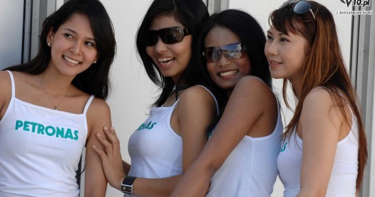 F1 pit babes Sepang 2007
