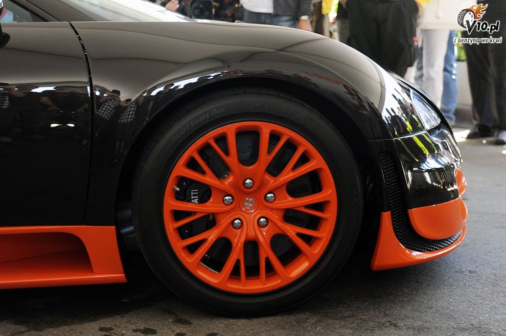 Bugatti Veyron Super Sport na torze Laguna Seca