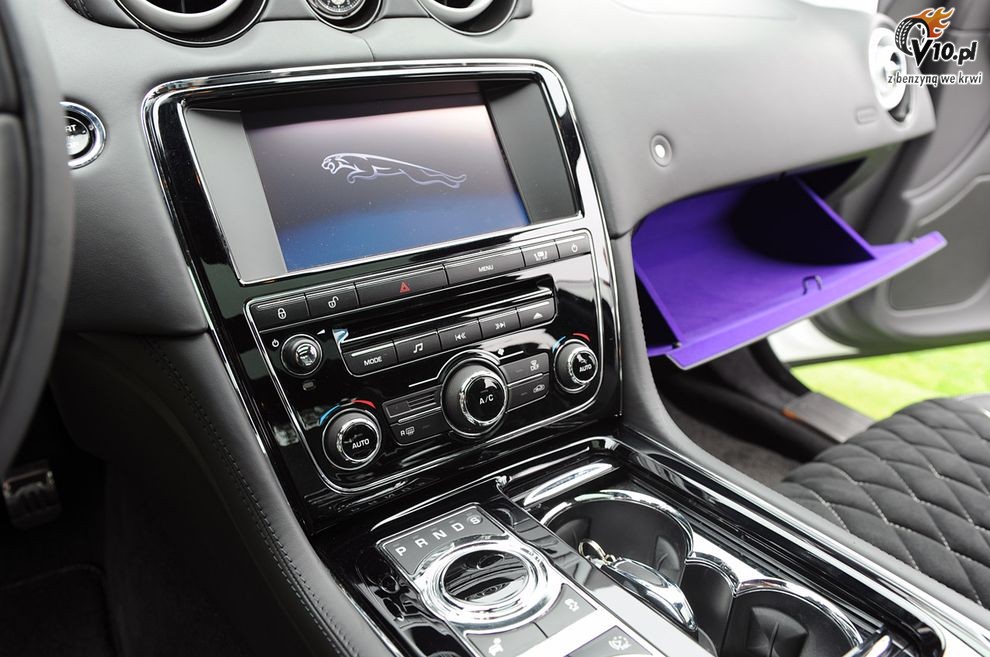 Nowy Jaguar XJ75 Platinum Concept w Monterey