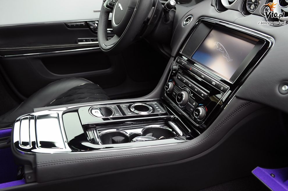 Nowy Jaguar XJ75 Platinum Concept w Monterey