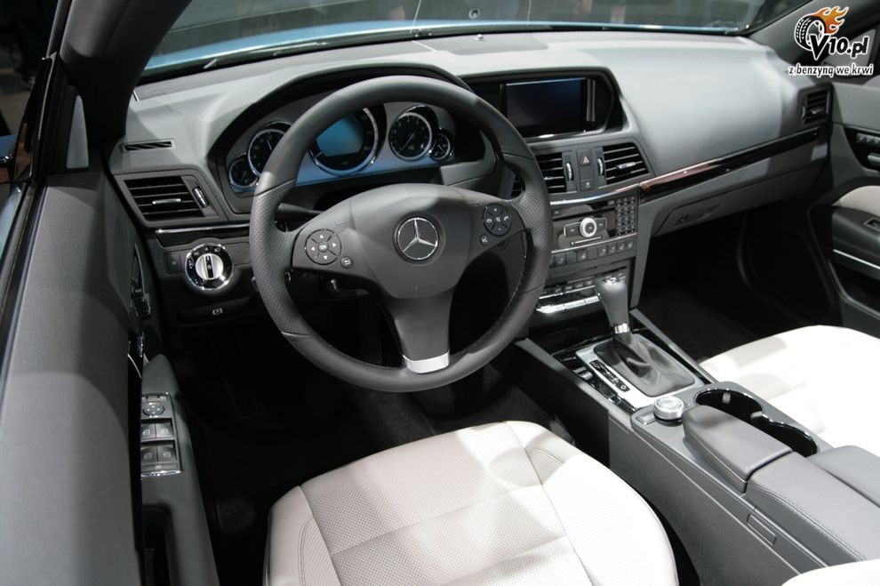 Nowy Mercedes klasy E Cabrio - Detroit Auto Show 2010