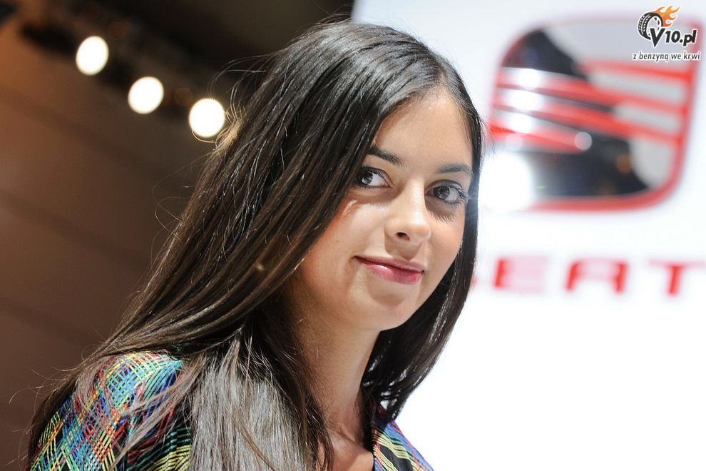 Paris Motor Show 2010 - dziewczyny