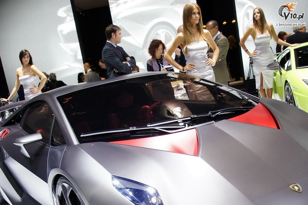 Paris Motor Show 2010 - dziewczyny