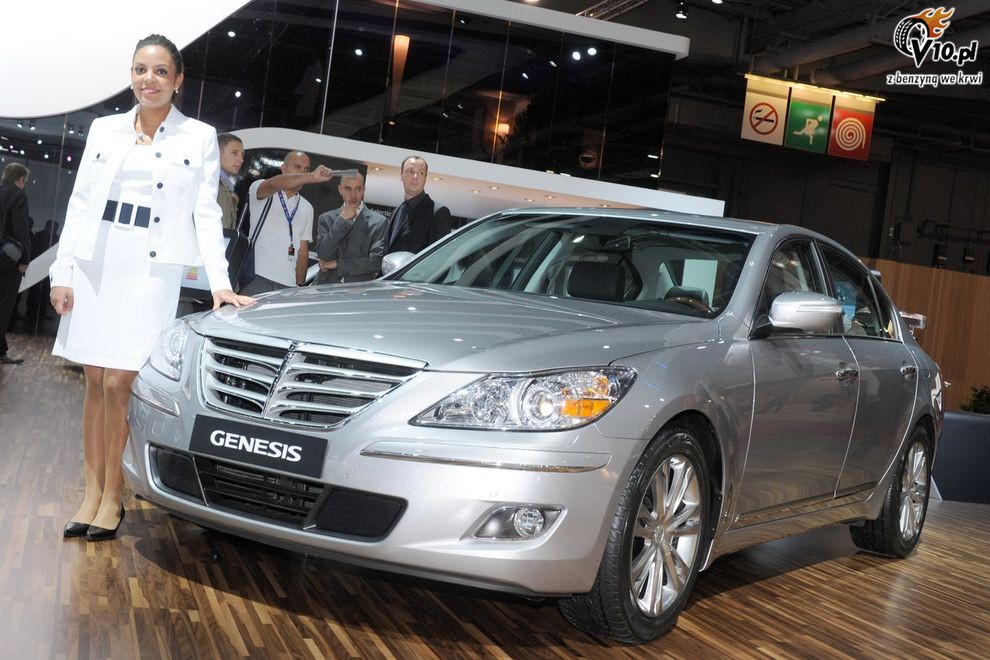 Paris Motor Show 2010 - dziewczyny