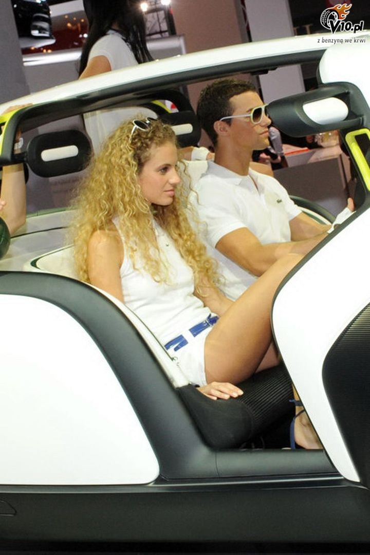 Paris Motor Show 2010 - dziewczyny