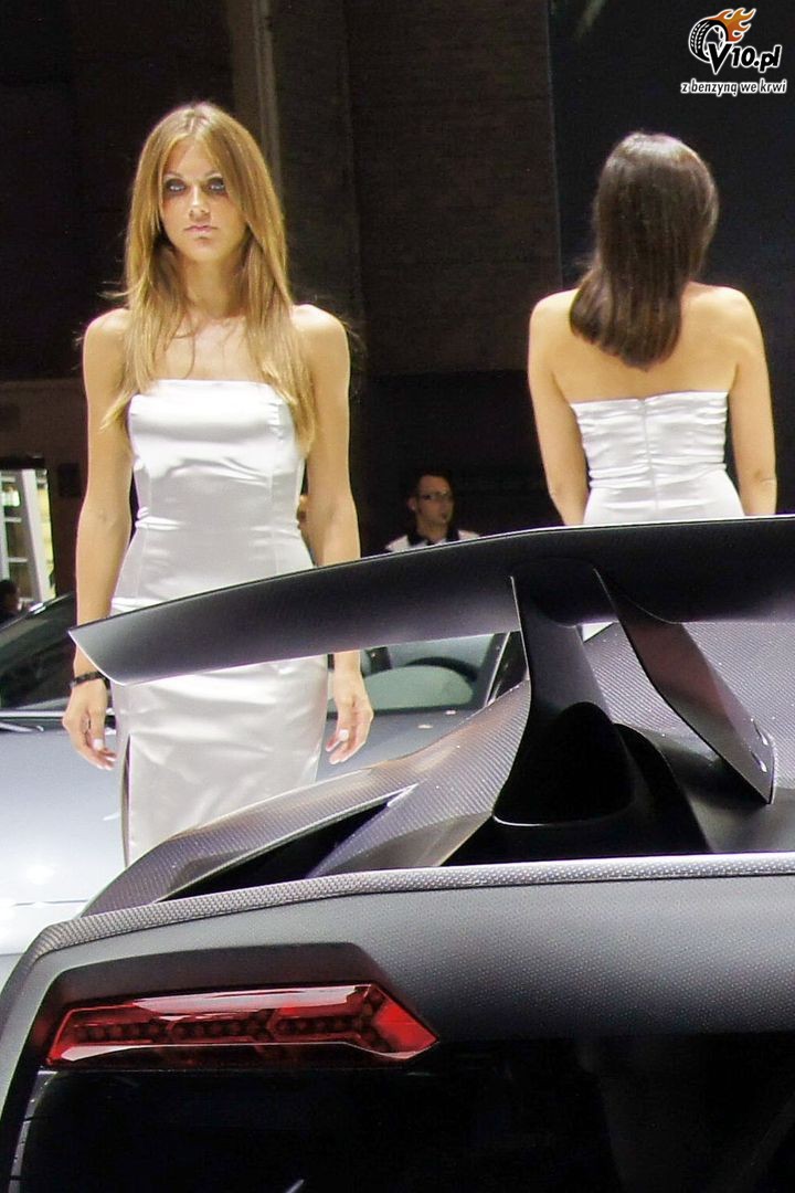 Paris Motor Show 2010 - dziewczyny
