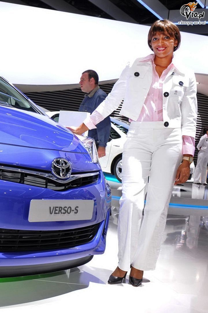 Paris Motor Show 2010 - dziewczyny