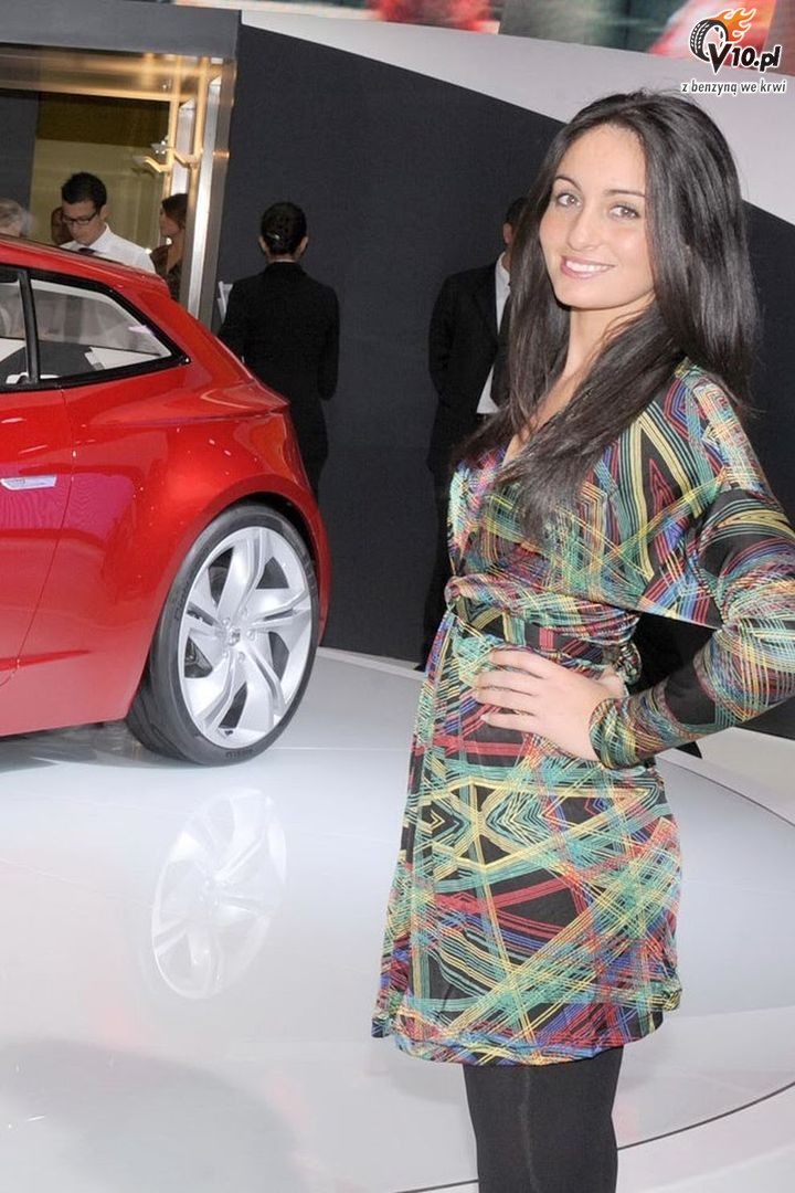 Paris Motor Show 2010 - dziewczyny