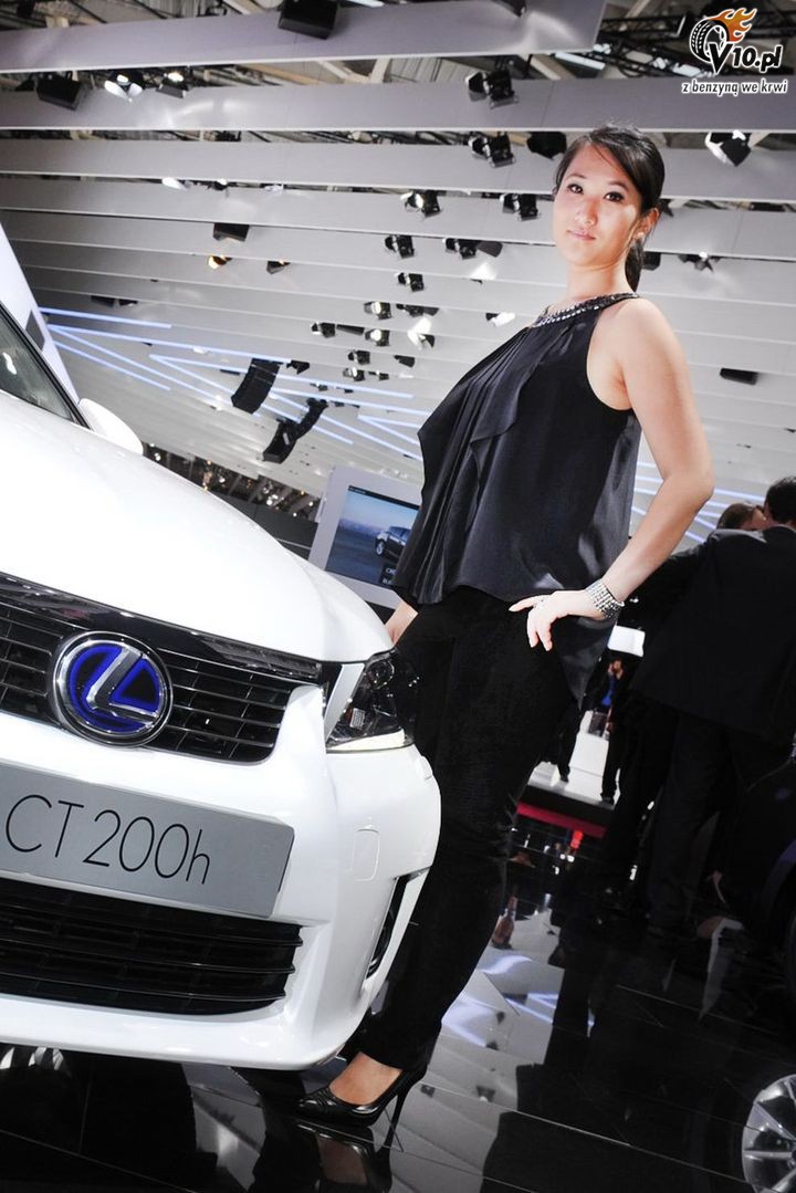 Paris Motor Show 2010 - dziewczyny