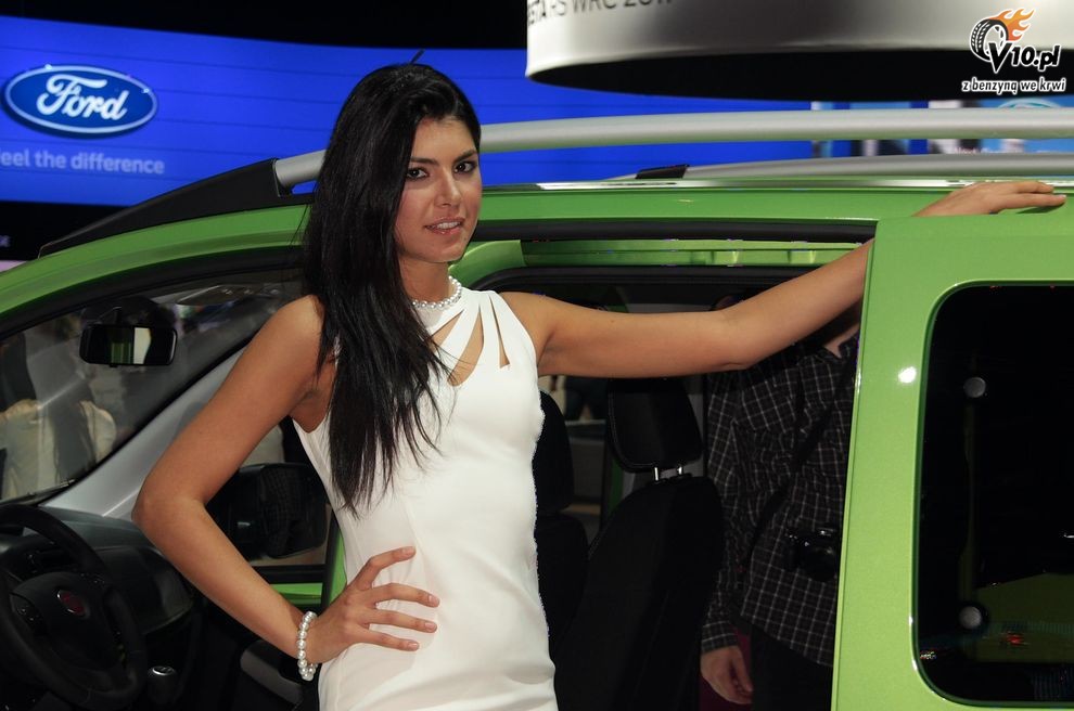 Paris Motor Show 2010 - dziewczyny