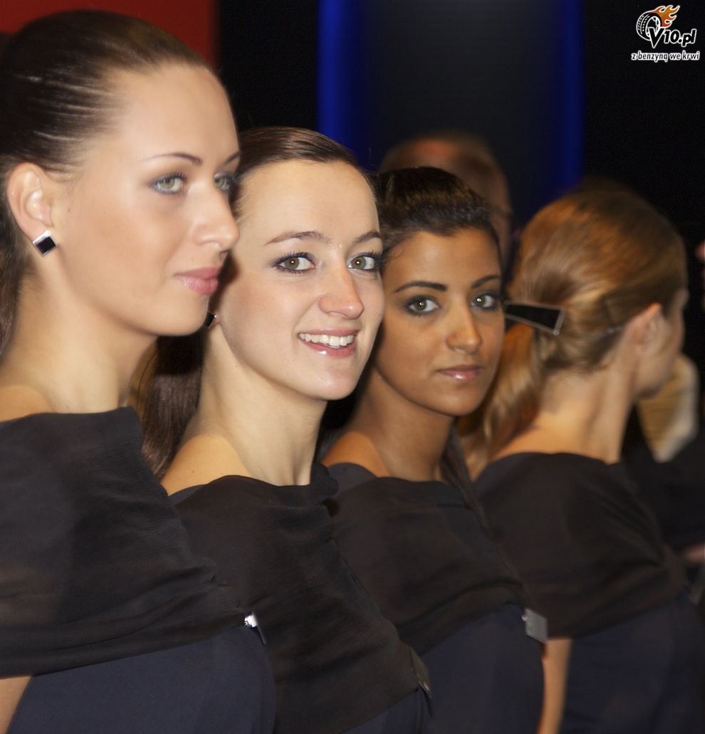 Paris Motor Show 2010 - dziewczyny