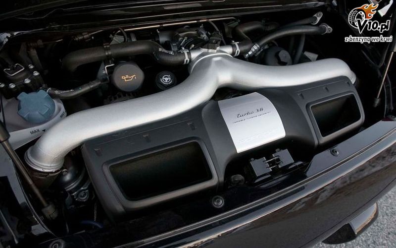 Mercedes SLS AMG vs Audi R8 V10 vs Porsche 911 Turbo