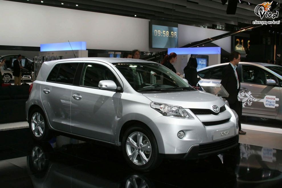 urban cruiser suv crossover by toyota #1