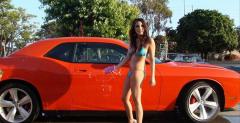 Myjnia topless i Dodge Challenger