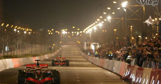 McLaren-Mercedes MP4-22 na ulicach Walencji