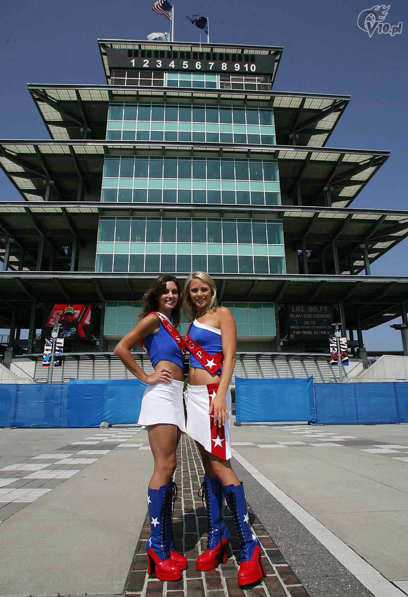 Pitbabes - czyli laski i Formu�a 1