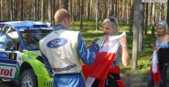 Mikko Hirvonen podpisuje flag
