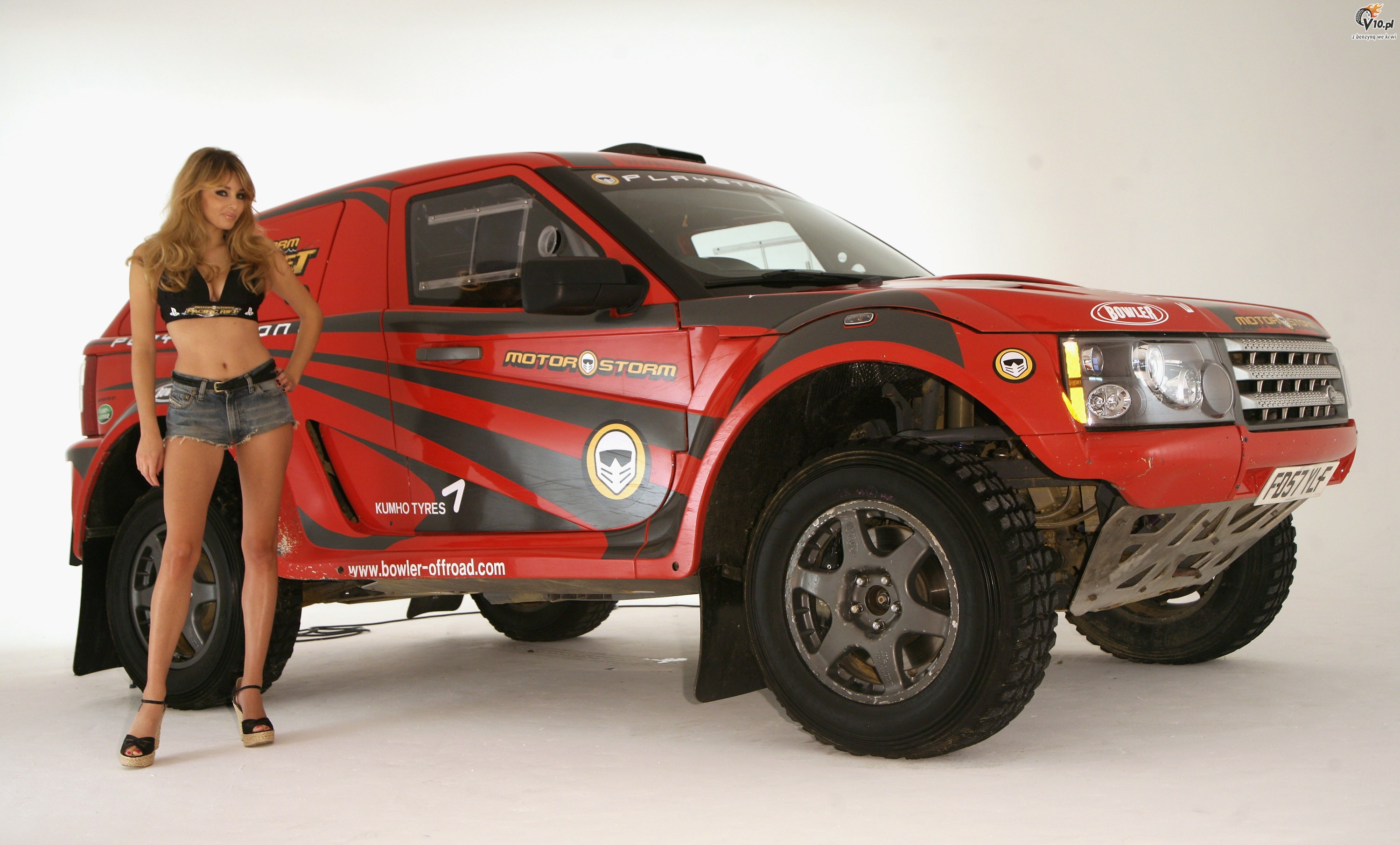 Keeley Hazel - premiera MotorStorm Pacific Rift na Playstation 3