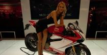 Gorce hostessy na targacvh EICMA w Mediolanie